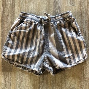 Tea collection shorts size 5 years